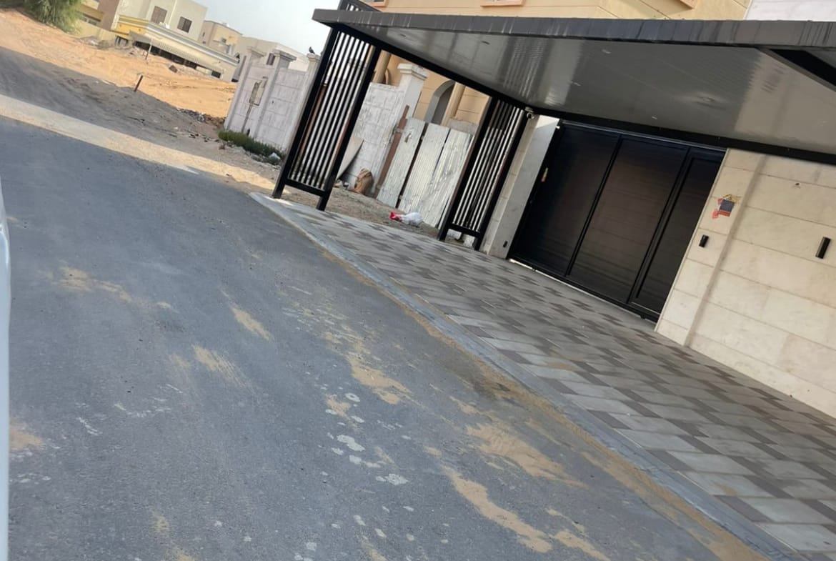 للبيع بامارة عجمان منطقة الياسمين ارض سكنى تملك حر موقع ممتاز