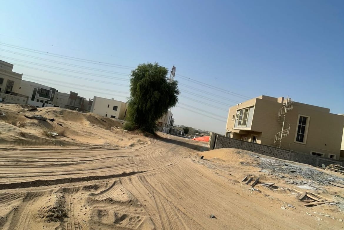 للبيع بامارة عجمان منطقة الياسمين ارض سكنى تملك حر موقع ممتاز
