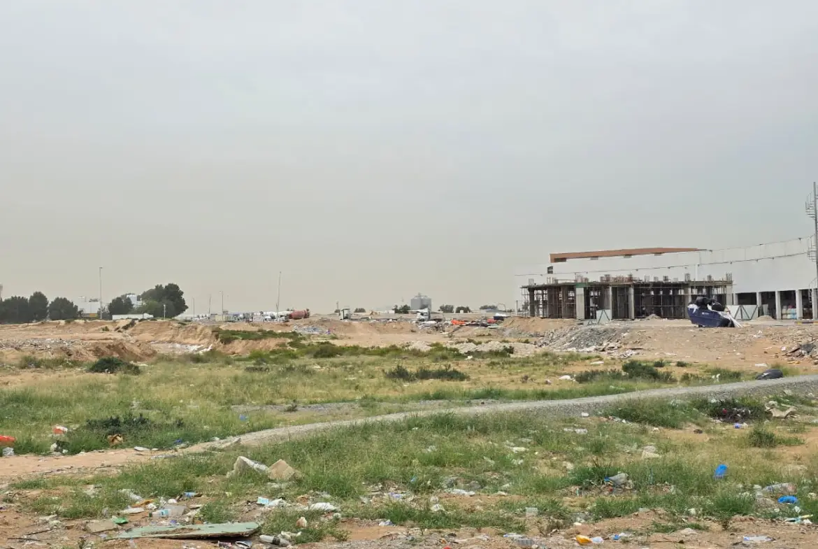 للبيع ارض سكنى تجارى منطقة الجرف الموقع مميز