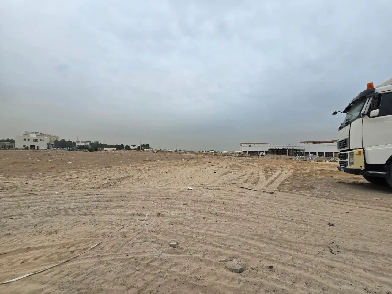 للبيع ارض سكنى تجارى منطقة الجرف الموقع مميز