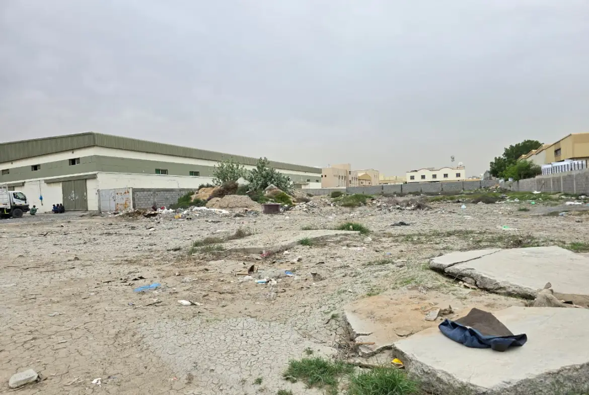 للبيع ارض بامارة عجمان منطقة الجرف الصناعيه تصريح البناء صناعى