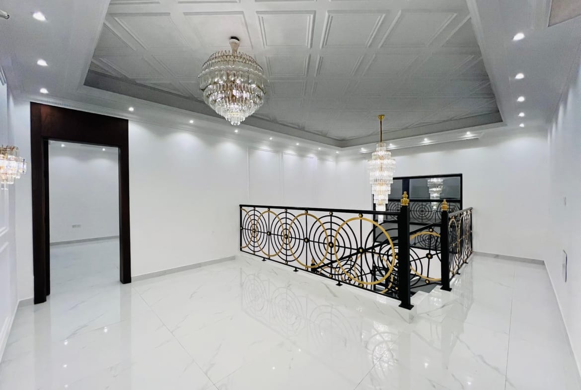 فيلا كلاسيك ثلاث طوابق زاوية شامل رسوم تسجيل