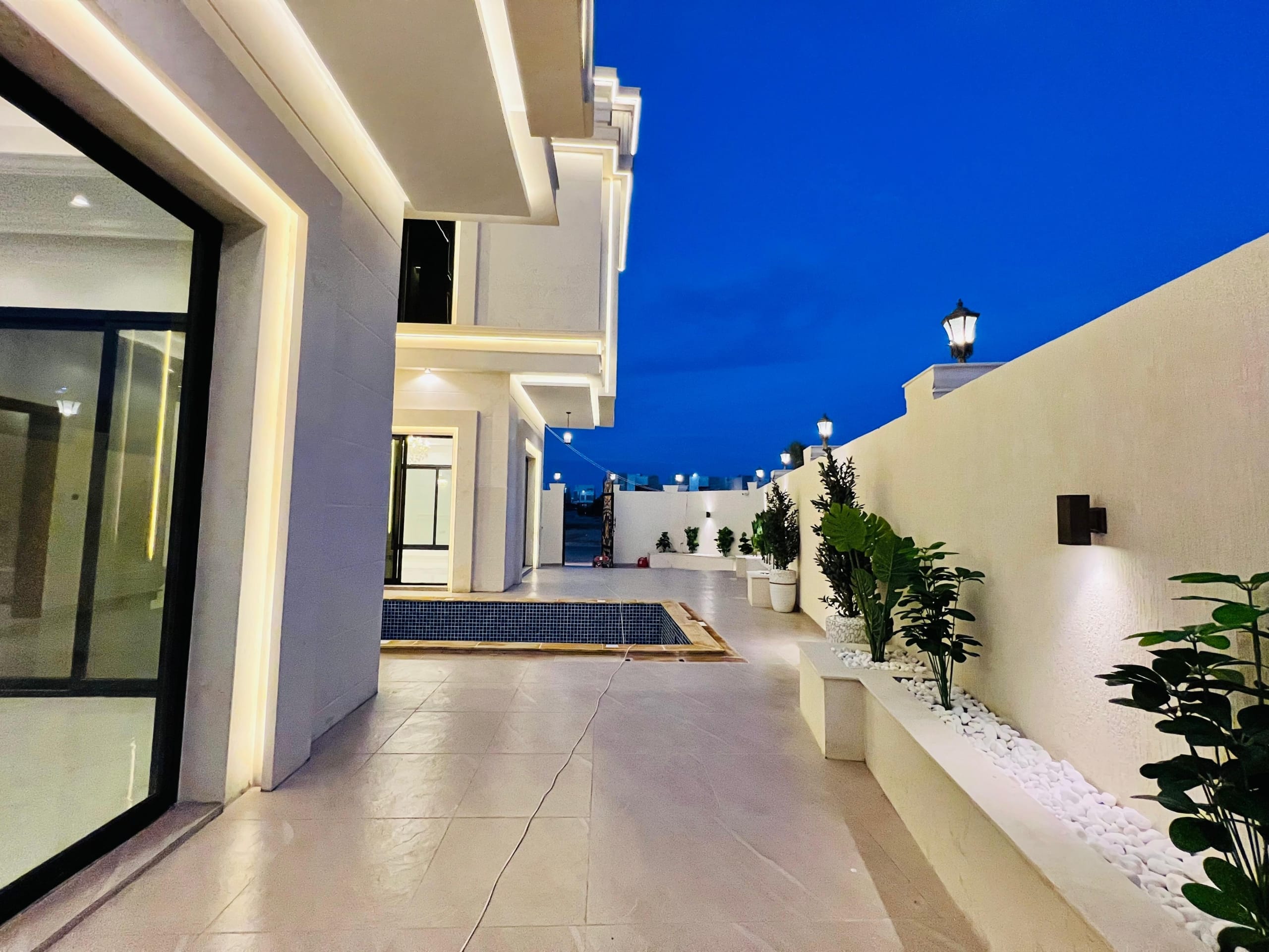 فيلا كلاسيك ثلاث طوابق زاوية شامل رسوم تسجيل