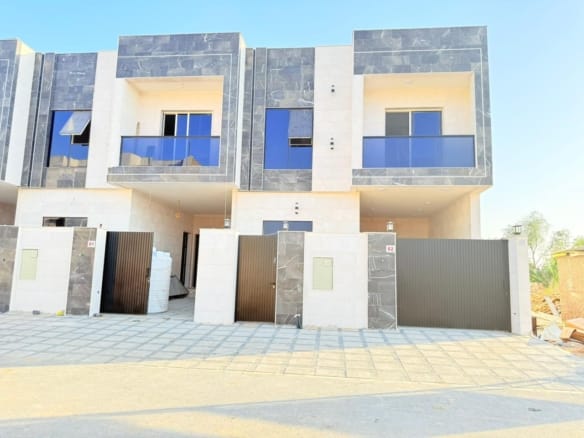تاون هاو س شامل رسوم التسجيل مع الأثاث والتكييف