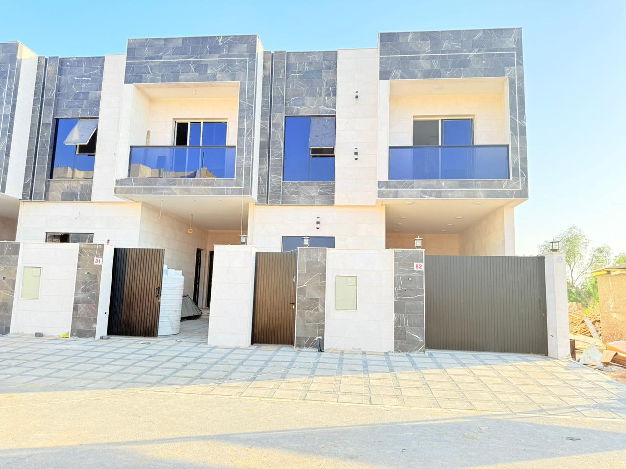 تاون هاو س شامل رسوم التسجيل مع الأثاث والتكييف